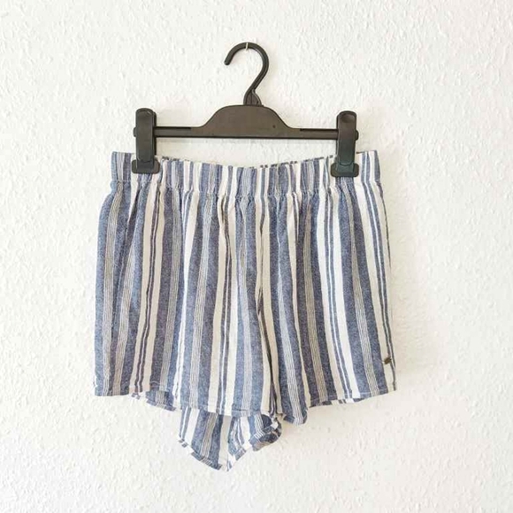 Pull & Bear Blue & White Stripe Crop Top & Short Coord Set - Picture 3 of 5